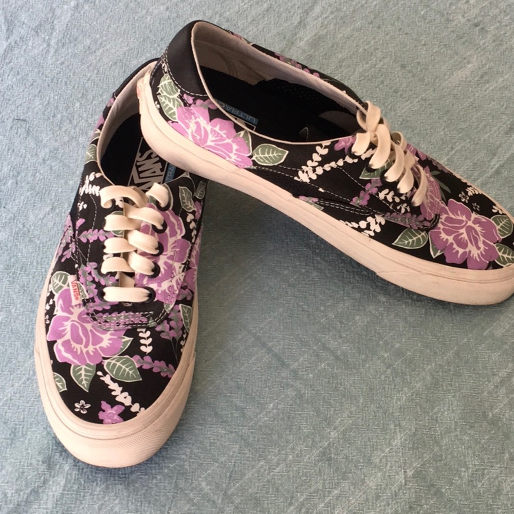 VANS RARE Hibiscus floral Hawaiian print lace up Sneakers